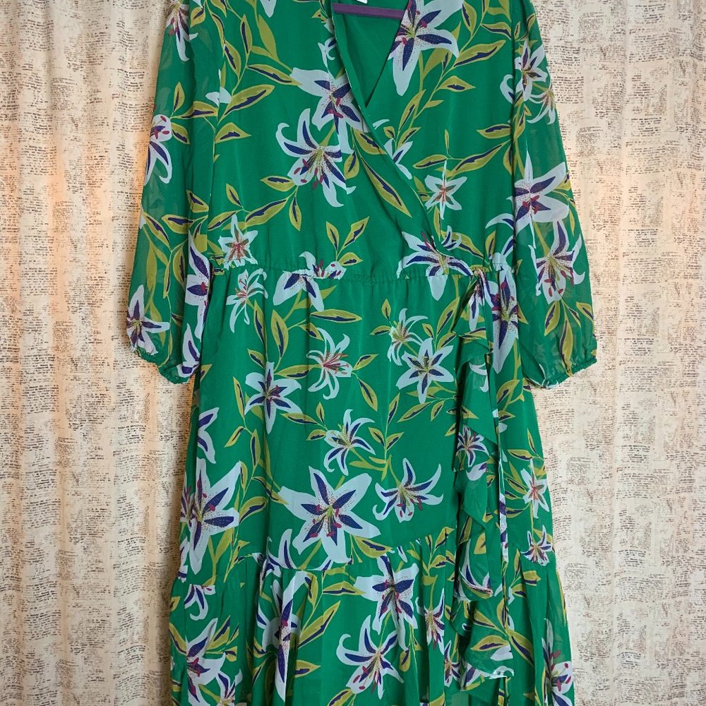 Flirty Green Floral Dress - Picture 2 of 3